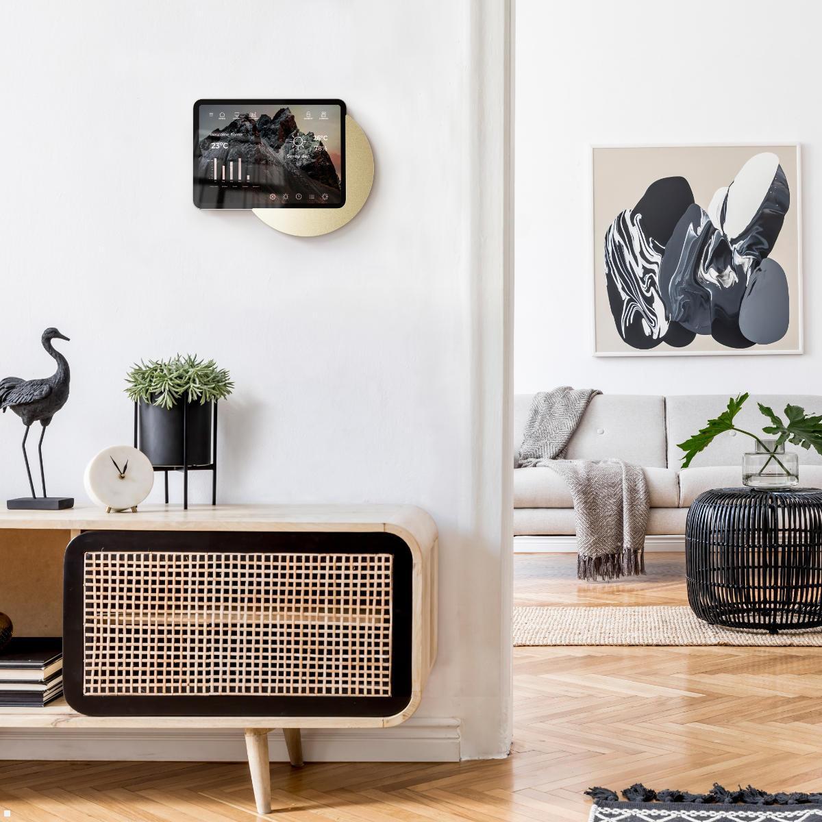 Displine Sunset Wall Apple iPad 10.9 (10.Gen) Wandhalter USB-C, gold eloxiert,Anwendungsbeispiel Displine Sunset Wall Apple iPad 10.9 (10.Gen) Wandhalter USB-C, gold eloxiert,Anwendungsbeispiel