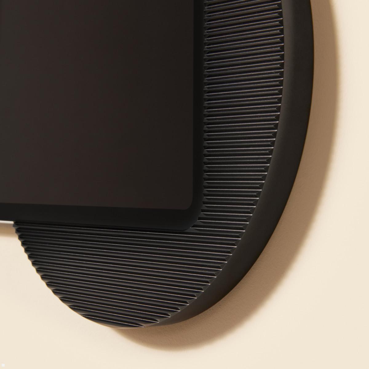 Displine Moonlight Wall Apple iPad 10.9 (10.Gen) Wandhalter USB-C, schwarz eloxiert Detail Displine Moonlight Wall Apple iPad 10.9 (10.Gen) Wandhalter USB-C, schwarz eloxiert Detail