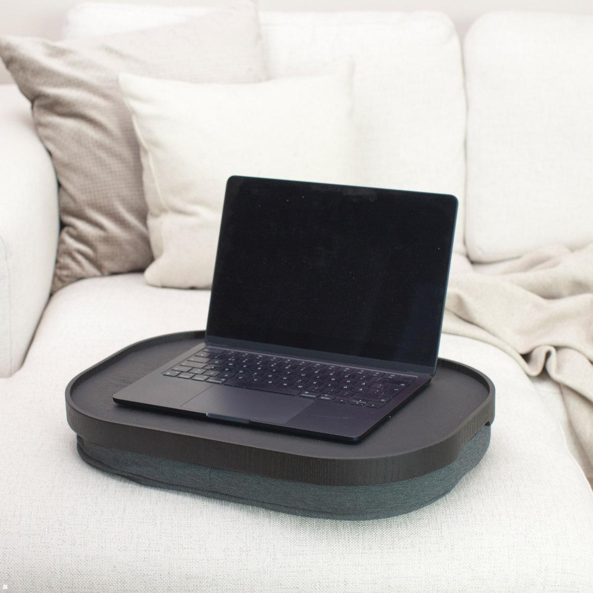 Bosign CurveLine Laptop Knietablett, rutschfeste Oberfläche, Weidenholz, Anwendungmit Laptop Bosign CurveLine Laptop Knietablett, rutschfeste Oberfläche, Weidenholz, Anwendungmit Laptop