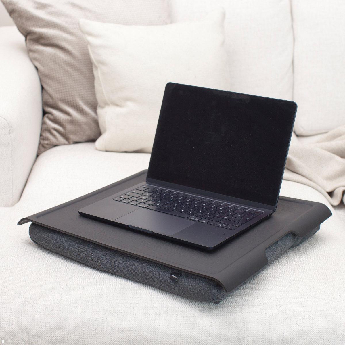 Bosign Laptop Knietablett, rutschfeste Oberfläche, Walnussholz, Anwendung mit Laptop Bosign Laptop Knietablett, rutschfeste Oberfläche, Walnussholz, Anwendung mit Laptop