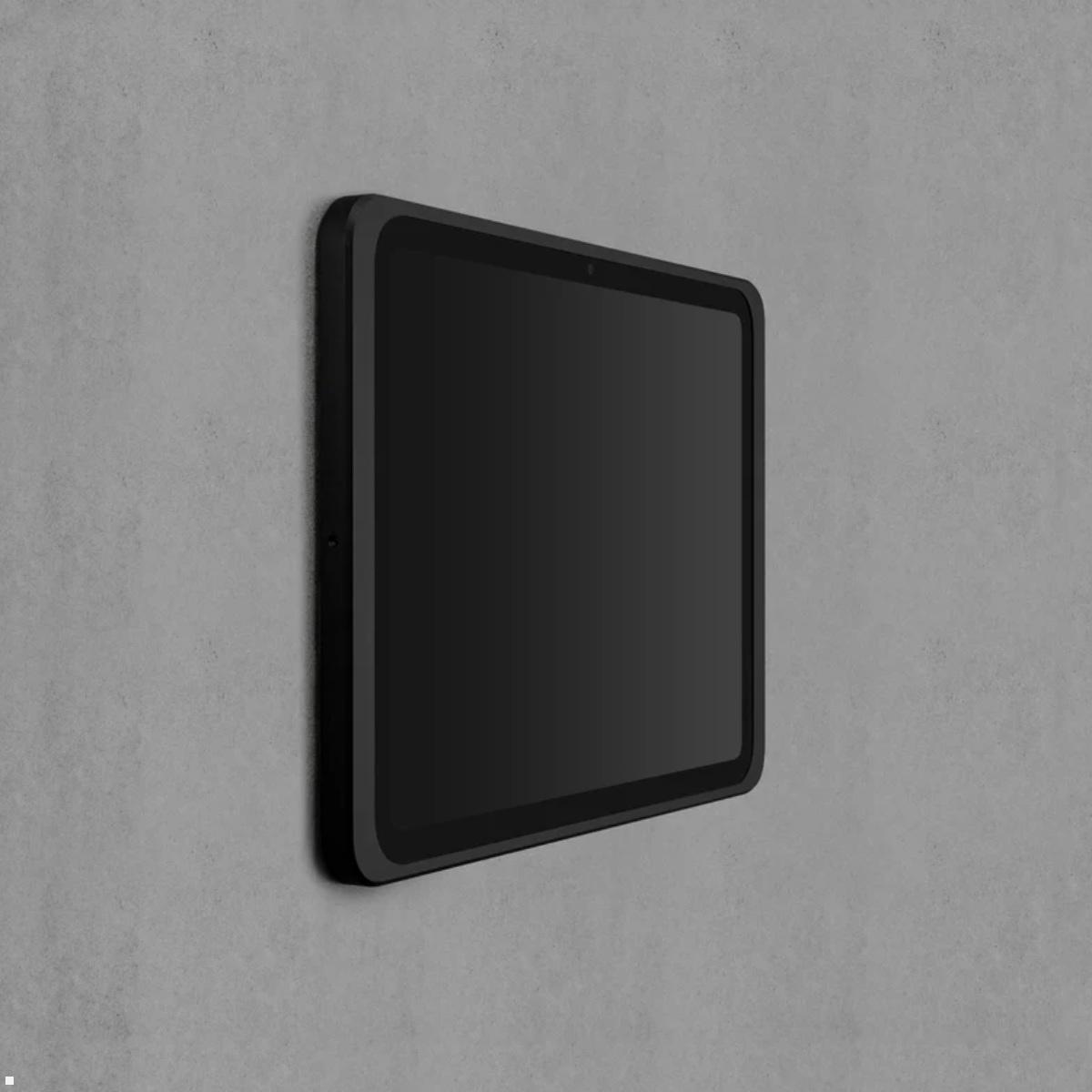 Displine Dame Wall 2.0 Wandhalter Apple iPad 10.9 (10. Gen.) mit USB-C, schwarz eloxiert Ansicht frontal schlankes Design Displine Dame Wall 2.0 Wandhalter Apple iPad 10.9 (10. Gen.) mit USB-C, schwarz eloxiert Ansicht frontal schlankes Design
